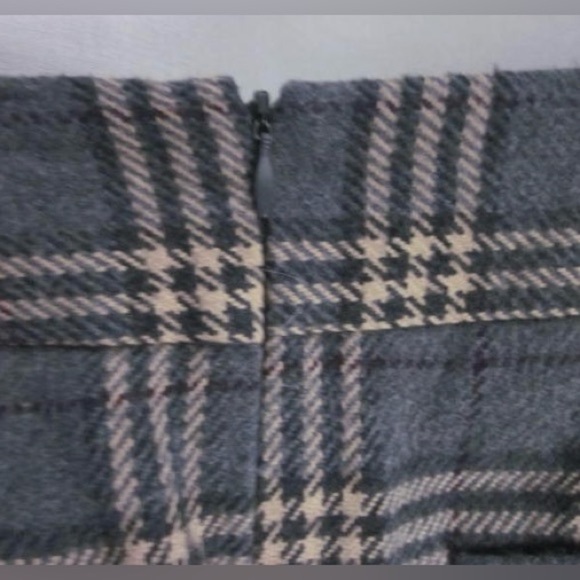 GAP Straight Mini Skirt Gray/Tan Plaid, Oversized Button Detail, Lined; Size 10 - Picture 5 of 10